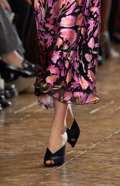 Tacón escultórico de tendencia para otoño-invierno 2026/27